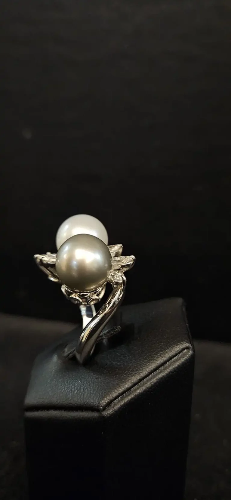 Anello con perle e diamanti